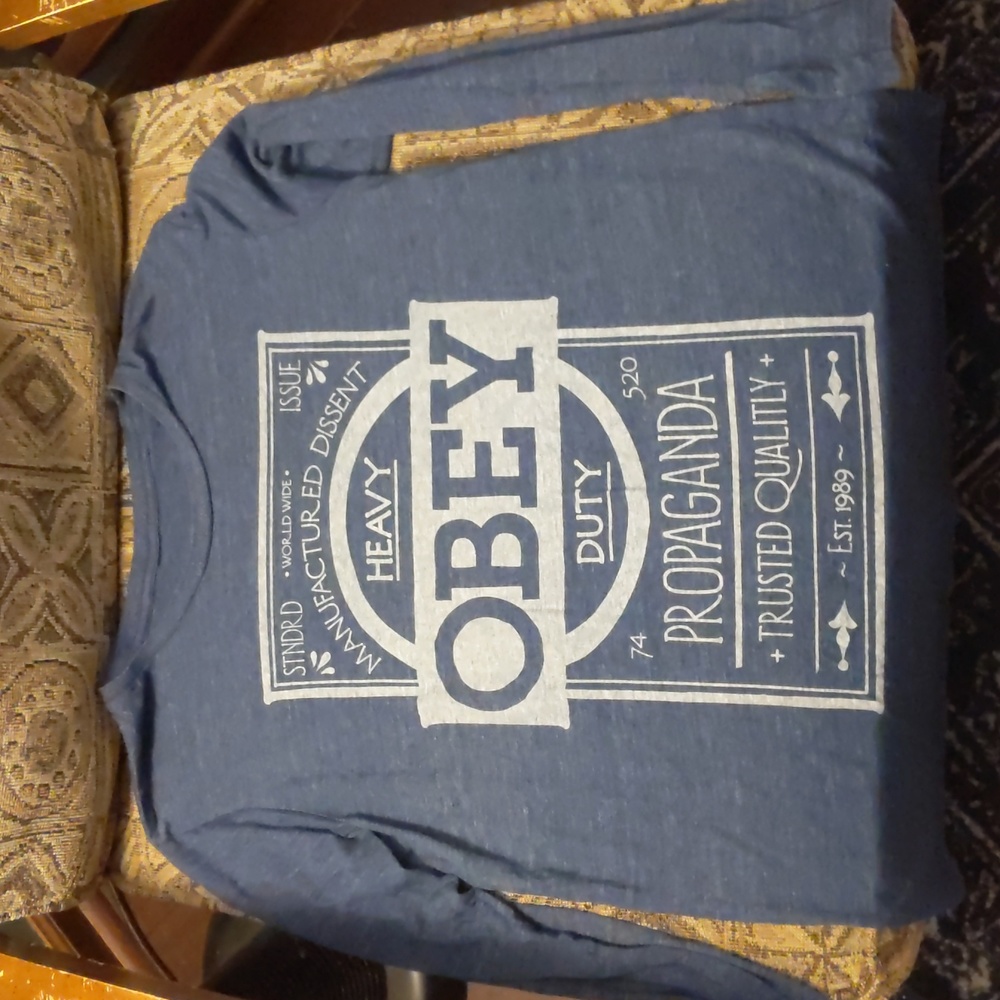 Obey Long Sleeve T-Shirt / Sweater